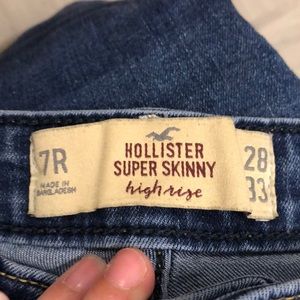 hollis tee skinny jeans